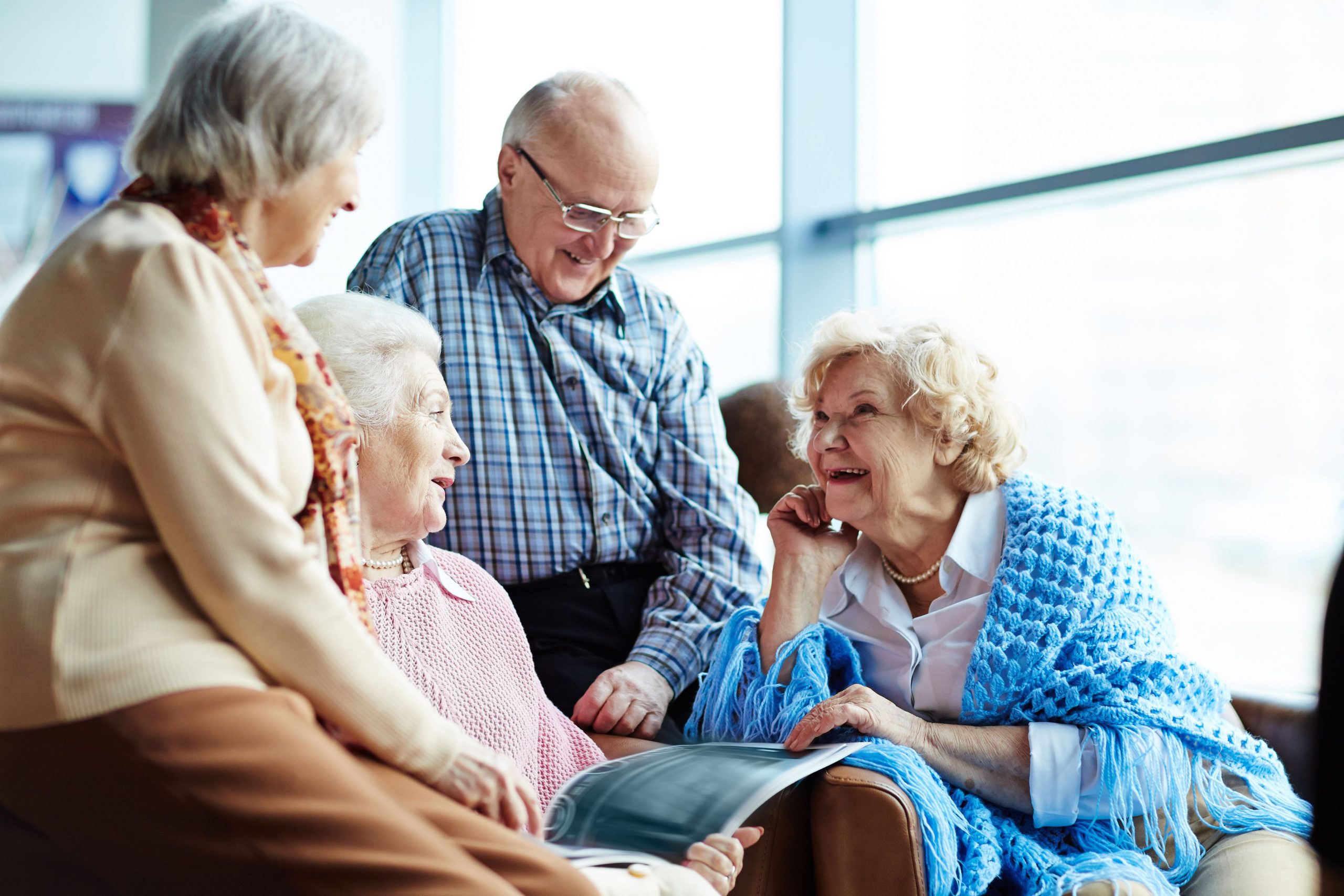 Если вы подыскиваете для своего пожилого родственника дом престарелых в Саратовской области, обратите внимание на дом-интернат для престарелых и инвалидов "Долгожители" в Дубках. Мы специализируемся на уходе за пожилыми людьми, за пенсионерами с тяжелыми заболеваниями, лежачими больными, онкобольными, за людьми, перенесшими инсульт и инфаркт. Наша задача — оказать помощь старику, которую ему не могут обеспечить дети, в силу разных причин: нет времени, не хватает опыта и т.д. Пансионат для пожилых людей с деменцией Пансионат для престарелых в Дубках оказывает помощь людям с психическими расстройствами: деменция, старческое слабоумие, болезнь Альцгеймера, невроз, депрессия. Рядом с такими пациентами всегда кто-то должен находиться. Сиделки частного пансионата для пожилых людей "Долгожители" в Дубках помогают своим подопечным во всем: кормят, помогают одеться, поесть, следят за своевременным приемом лекарств и пищи, сопровождают на прогулке. Чтобы пожилые люди быстро адаптировались на новом месте, с ними общаются сестры милосердия. А если болезнь прогрессирует, мы приглашаем специалистов из медицинского центра, с которым сотрудничаем на постоянной основе. Уход за пожилыми в домах престарелых В частный дом престарелых в Дубках зачастую обращаются родственники стариков из-за того, что хотят обеспечить своим родным должный уход, комфорт и общение. Бывает, что старики без тяжелых заболеваний, увядают на глазах. Все это происходит из-за недостатка общения и одиночества. А родственники не знают, чем занять пожилого человека дома, чтобы ему было не так тоскливо. Новую, интересную и беззаботную жизнь предоставит наш пансионат для пожилых людей в Дубках. Мы обеспечим вашему пожилому родственнику: -	Должный уход. -	Уважительное отношение. -	Проконтролируем прием препаратов. -	Сбалансированное многоразовое питание. -	Стирка и глажка одежды. -	Смена постельного белья 1 раз в сутки. -	Стрижка волос и ногтей. -	Выезды на экскурсии. -	Развлекательная программа. -	Общение. -	Комфортные условия проживания. -	Интересную и беззаботную